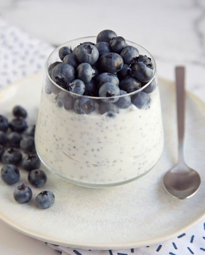 Yoğurtlu Yulaf ve Chia Kâsesi